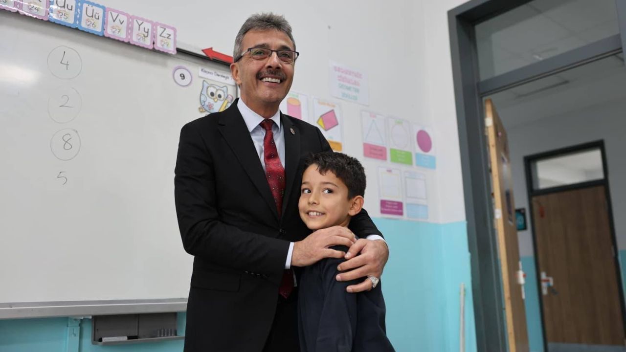 Başkan Dinç sınıf başkanı seçilen o öğrencinin sözünü yerine getirdi