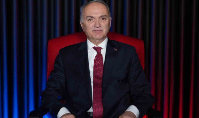 Başkan Özlü, "Cedidiye Kent Meydan projesinden kamu zararı değil, kamu yararı var"