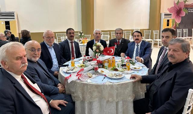 BAŞKAN SOYKAN’DAN EMEKLİ VE MESLEĞE YENİ GİREN ÖĞRETMENLERE 24 KASIM YEMEĞİ