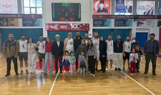 Basketbolda üniversitesi şampiyon oldu