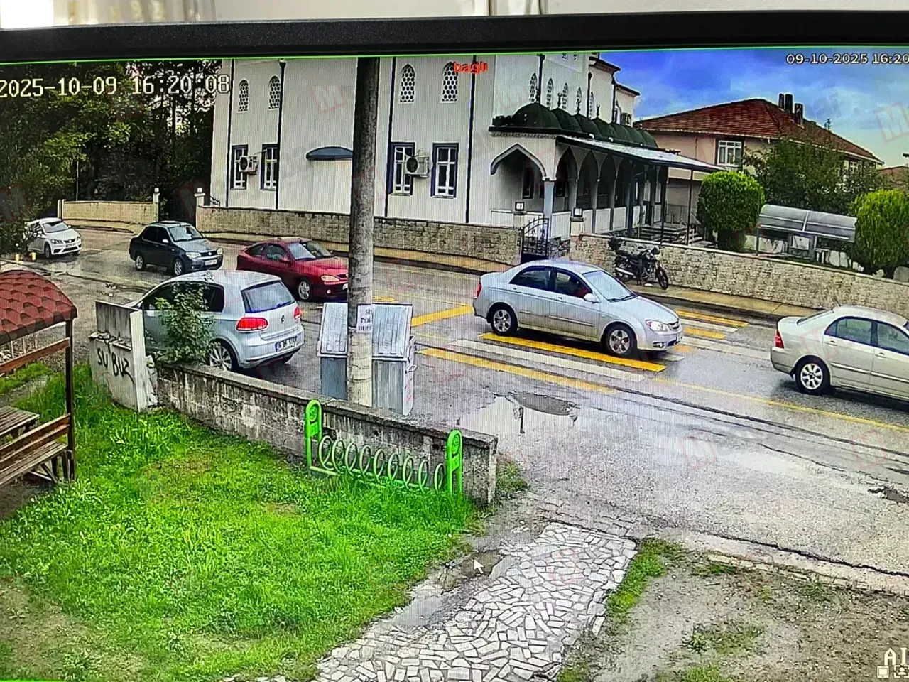 Batakköy halkı mahallesine trafik ışığı istiyor!