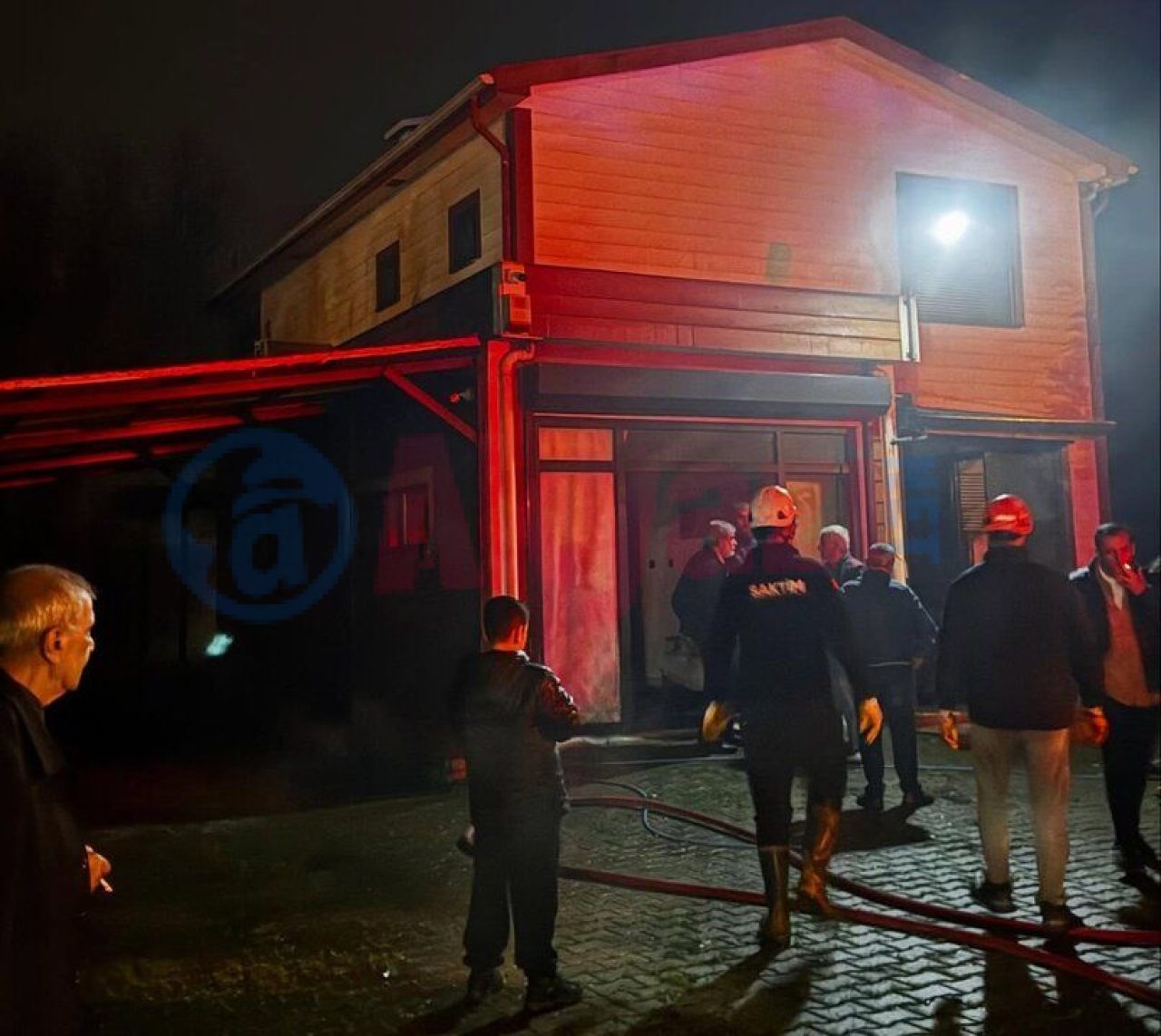Bedilkazancı’da çıkan yangında ev kullanılmaz hale geldi
