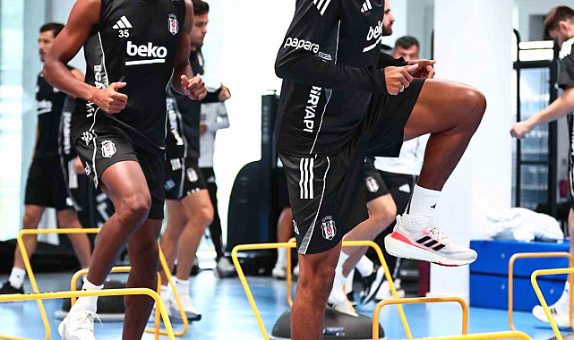 Beşiktaş günün ilk idmanında salonda çalıştı