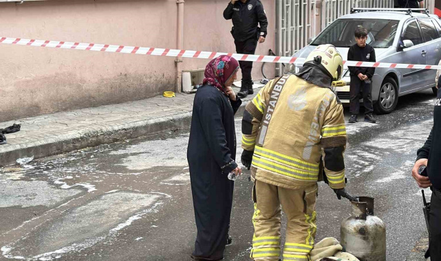Beyoğlu'nda değiştirdiği sırada tüpün parlaması ile ev sahibi yaralandı