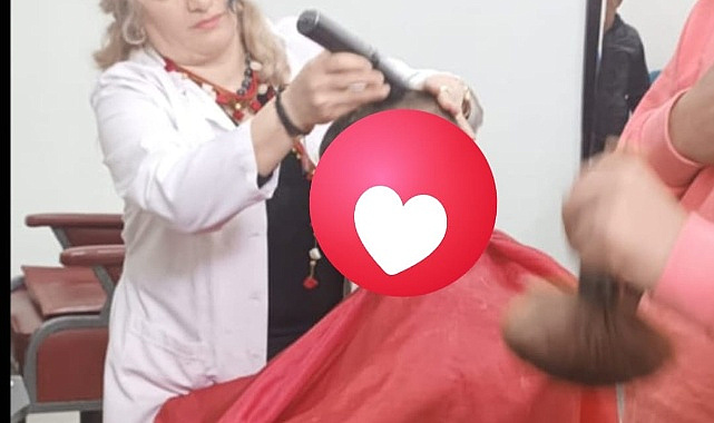 Bir makas darbesiyle iyilik; Hayriye Tatlı Sarı’dan gönüllü saç kesimi hizmeti