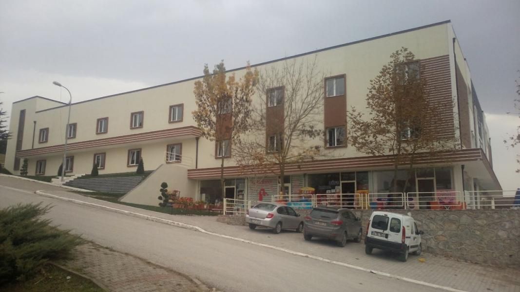 Bir zamanlar sığınmacı çocuklar eğitim alıyordu. Büyükşehir o binasını geri aldı