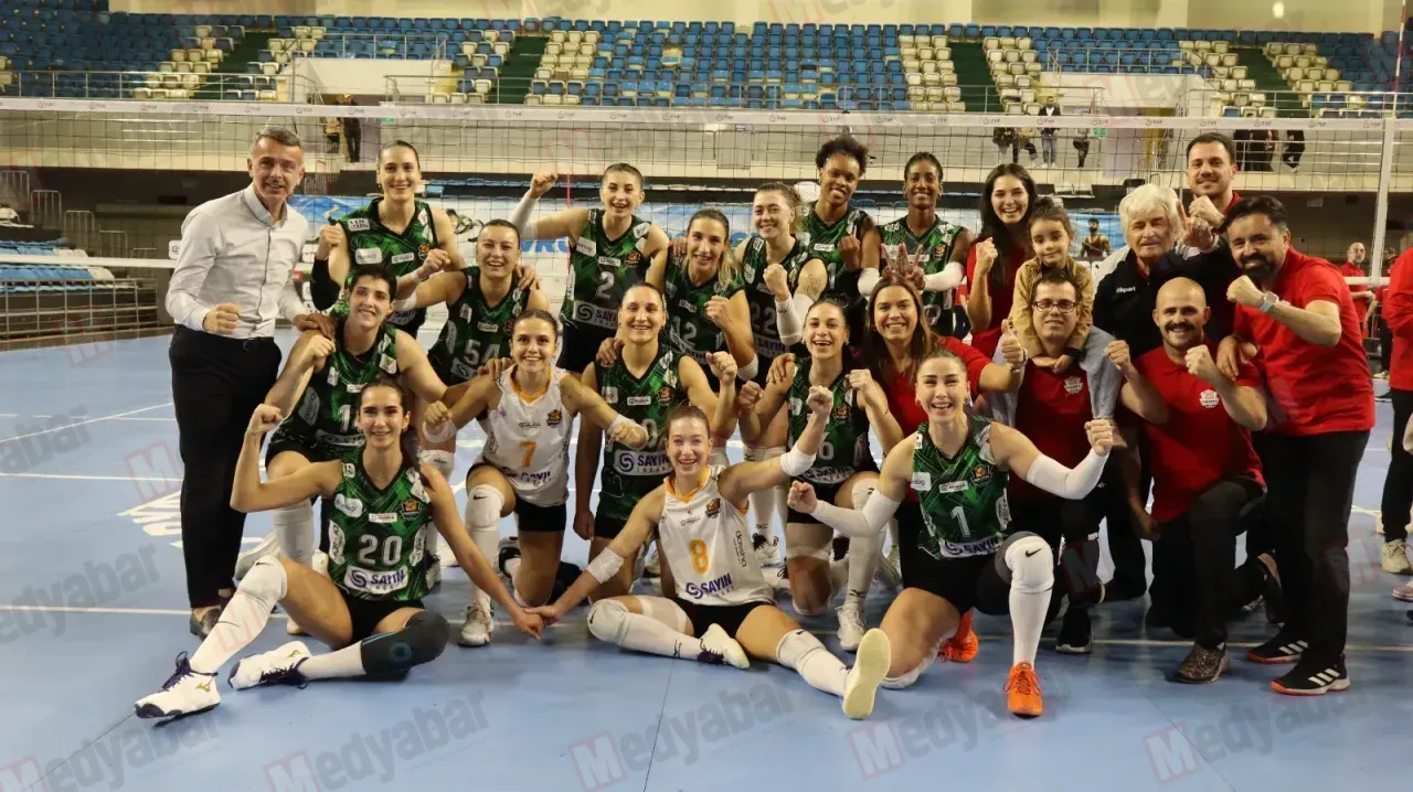 Bizim kızlar taraftarı önünde 10'da 10 peşinde!