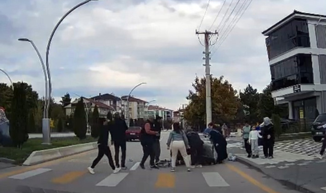 Bolu'da bir otomobil yaya geçidinde 4 yaşındaki çocuğa böyle çarptı: O anlar kamerada