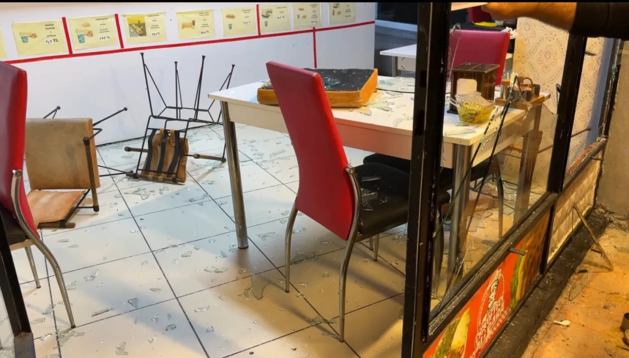 Bolu’da dönerciye sopalı ve yumruklu saldırı kamerada: 1 yaralı