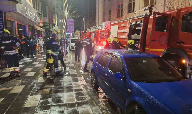 Bolu'da gece saatlerinde korkutan yangın: 2 yaralı