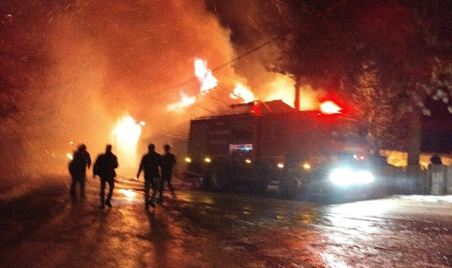 Bolu'da iki katlı ev alevlere teslim oldu