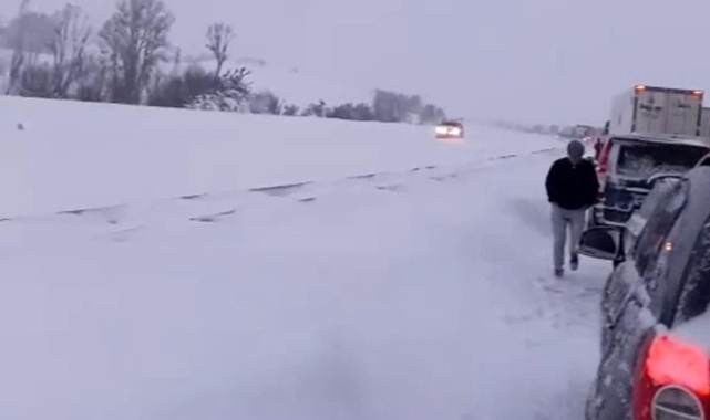 Bolu'da kar nedeniyle kapanan Gerede-Karabük yolu ulaşıma açıldı