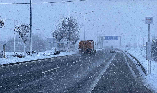 Bolu'da kar yağışı etkili oluyor
