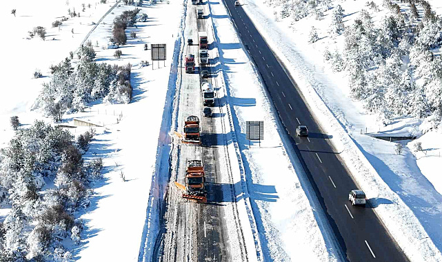 Bolu'da kar yağışının esir aldığı Gerede-Samsun yolu havada görüntülendi: Yol trafiğe açık