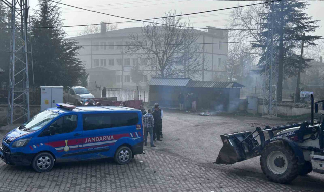 Bolu'da köylüler ağır tonajlı araçlara karşı ayaklandı: Köyün giriş çıkışında lastik yaktılar