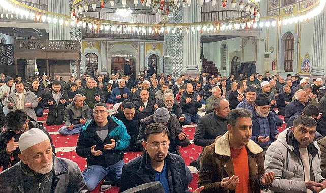 Bolu'da Regaip Kandili'nde camiler dolup taştı