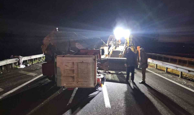 Bolu'da traktörle hafif ticari araç çarpıştı: 5 yaralı