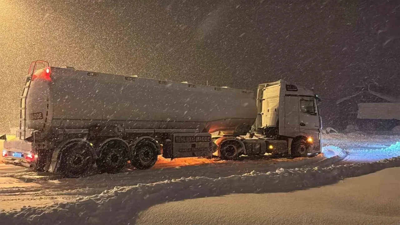 Bolu Dağı kar kalınlığı 40 santimetreyi geçti! O araçların geçişi yasaklandı