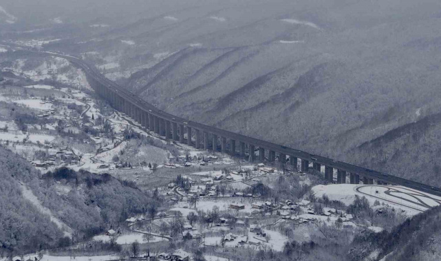 Bolu Dağı'nda kartpostallık kar manzarası