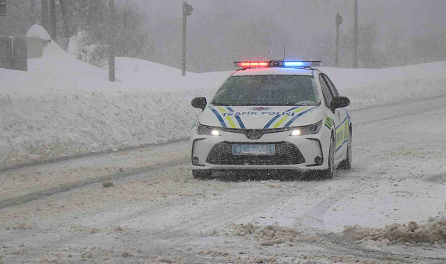Bolu Dağı'nda yoğun kar yağışı başladı