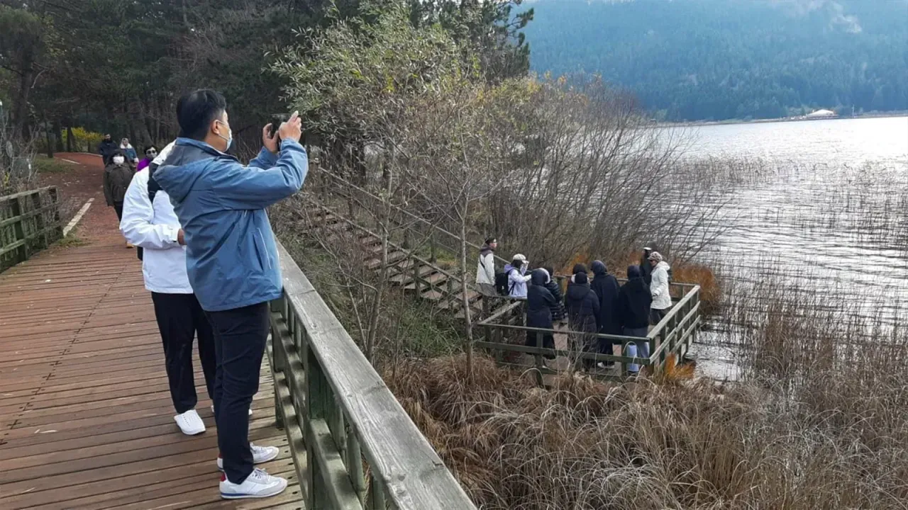 Bolu’nun doğa harikası Abant Gölü’ne ziyaretçi akını