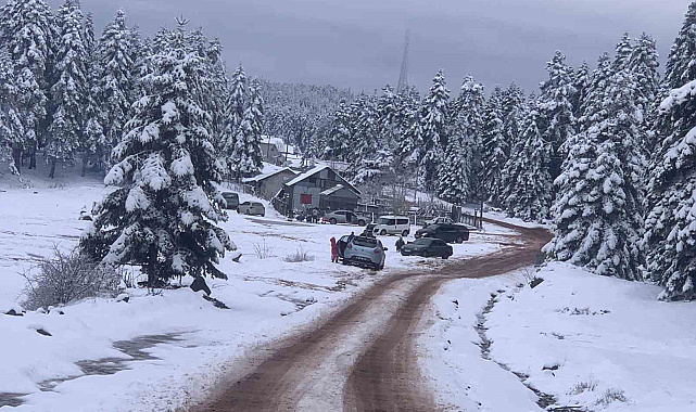 Bolu'nun yükseklerinde kar kalınlığı 10 santimetreye ulaştı
