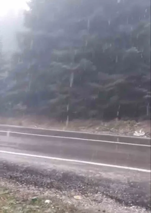 Bolu’nun yükseklerinde kar yağışı