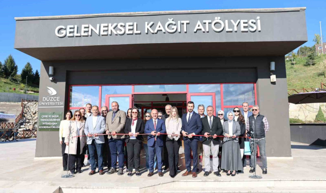 Botanik bahçenin çiçekleri sergisi beğeniye sunuldu