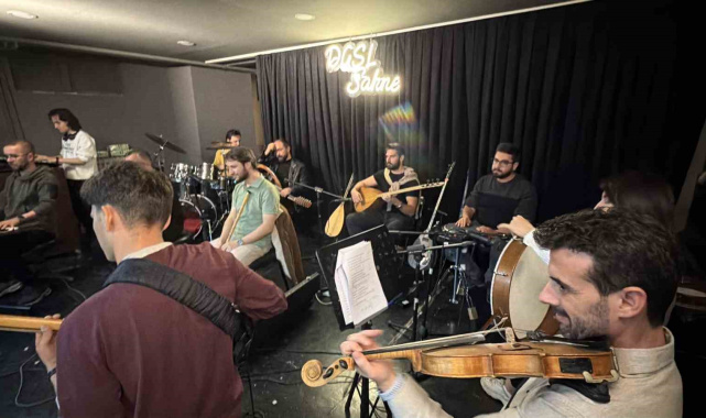 Bu öğretmenler sadece ders vermiyor: 65 kişilik koro konsere hazır