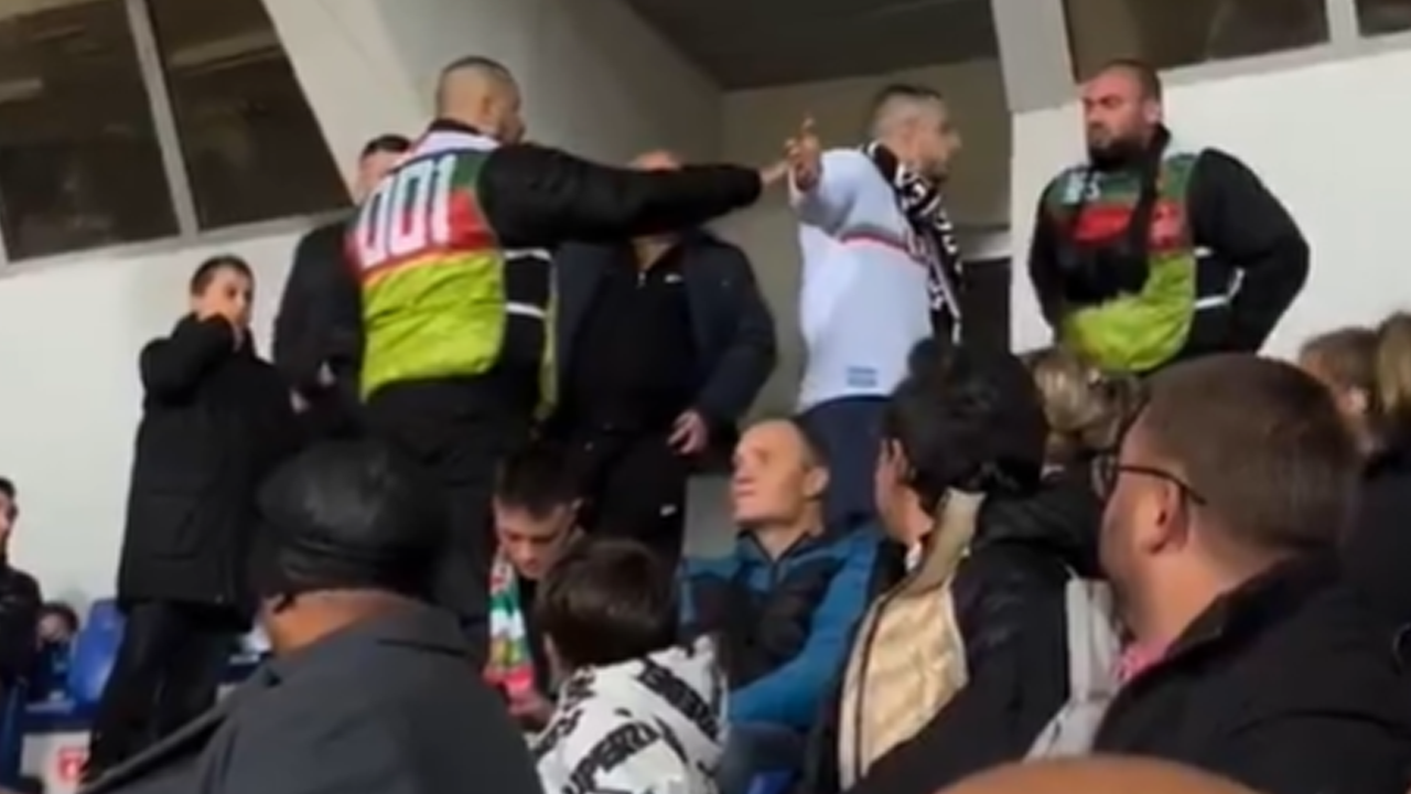 Bulgaristan'da Türk bayrağı tartışması! Sakaryalı grup o görüntüde kameralara yansıdı...