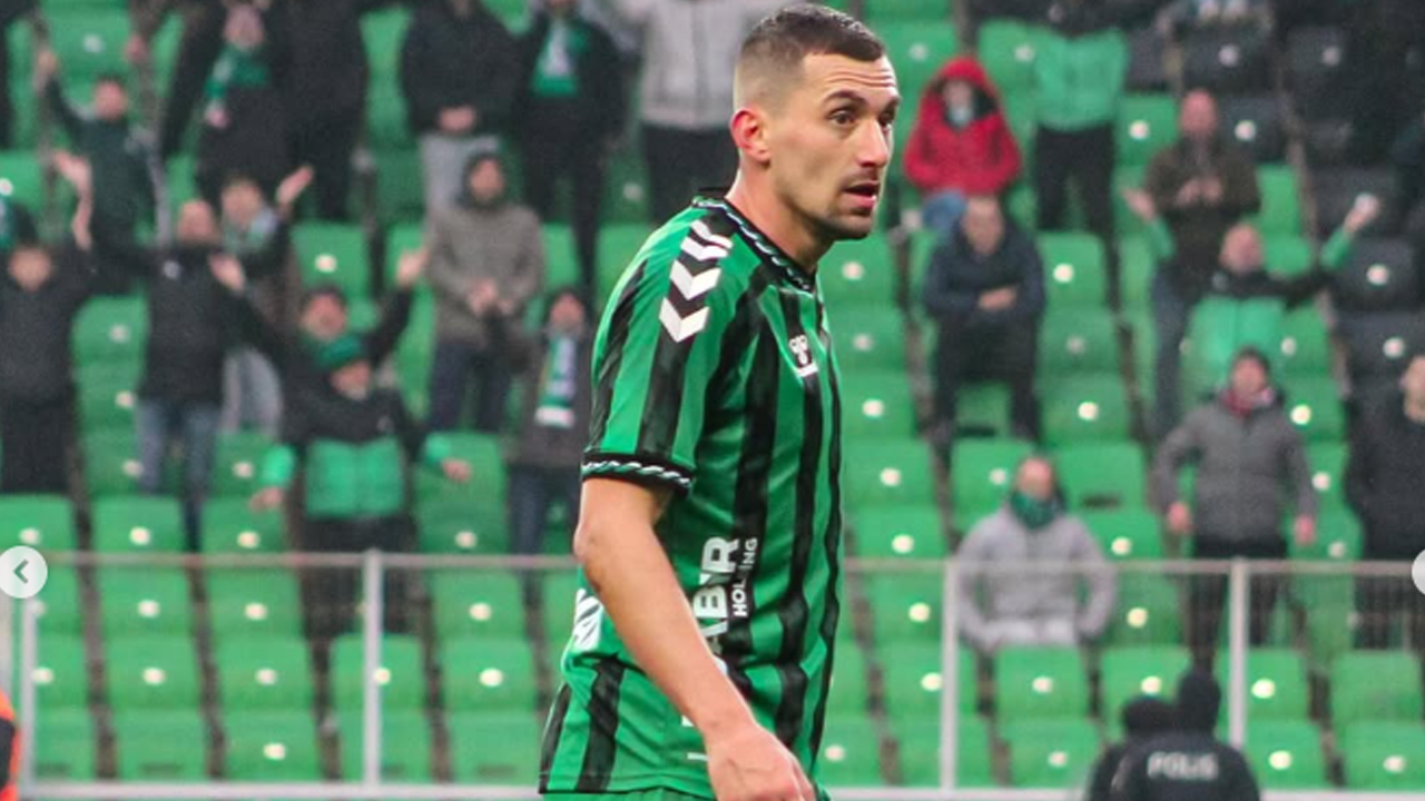 Burak Altıparmak’tan Sakaryaspor’a veda: “Ayrılık kararım karşılıklı saygı çerçevesinde alındı”