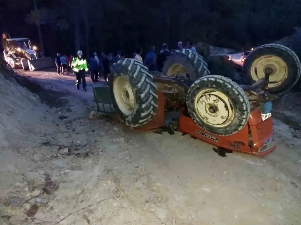 Burdur’da traktör devrildi: 1 ölü, 1 yaralı