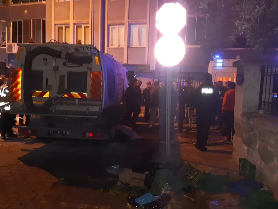 Bursa'da çöp kamyonunun çarptığı kişi öldü