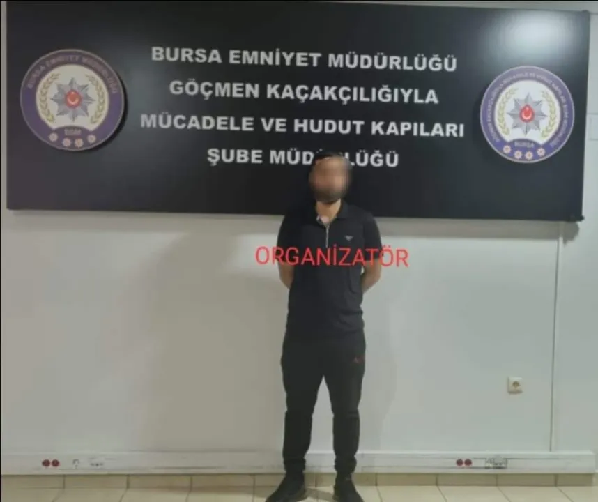 Bursa'da göçmen taşımacılığı yapan insan kaçakçısı yakalandı