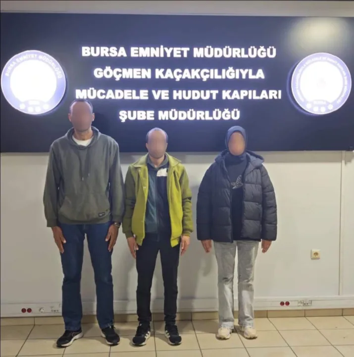 Bursa’da kaçakçılık operasyonu: 8 kaçak göçmen yakalandı, organizatörler gözaltında
