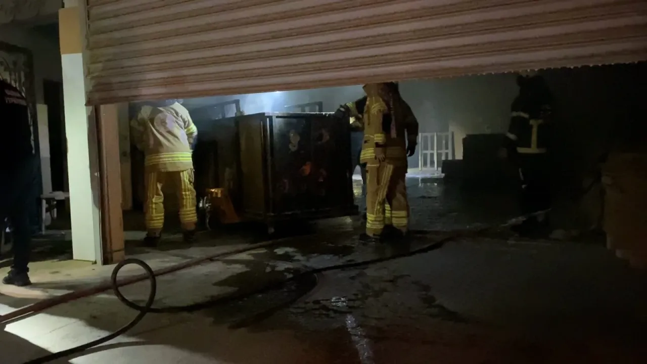 Bursa'da mobilya imalathanesinde çıkan yangın söndürüldü