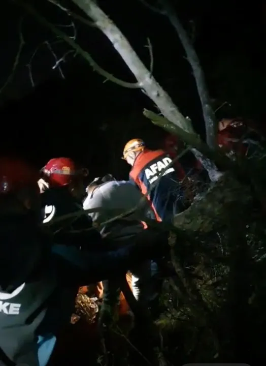 Bursa’da ormanda mahsur kalan vatandaş ekipler tarafından kurtarıldı