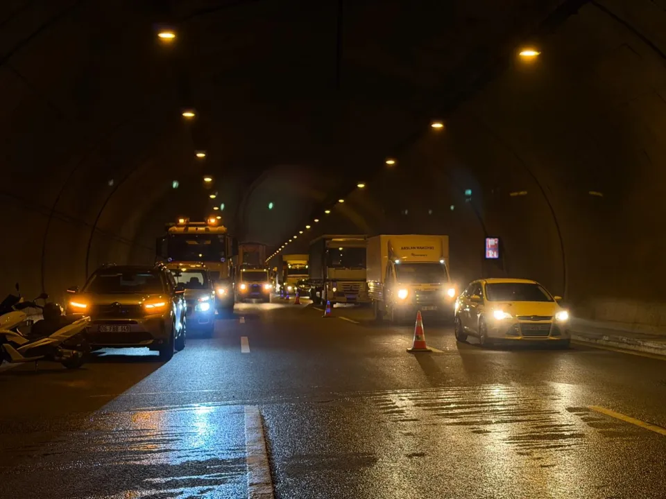 Bursa'da tünel içinde yanan tanker kullanılamaz hale geldi
