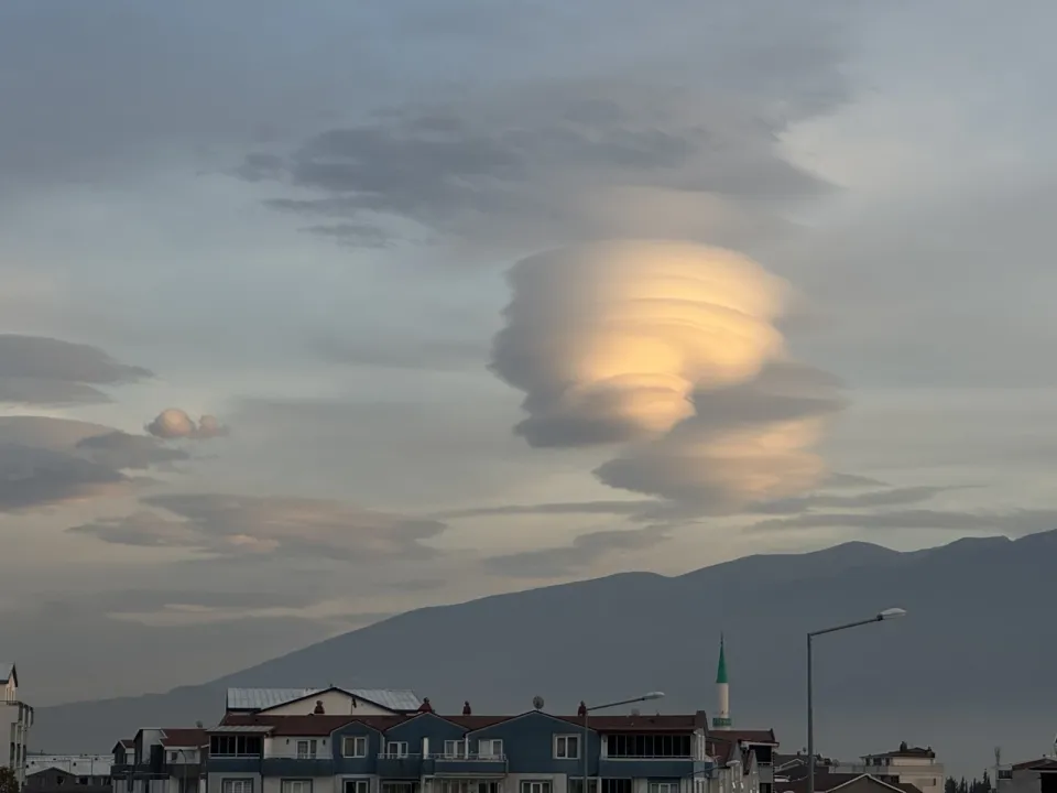Bursa semalarında mercek bulutu görüldü