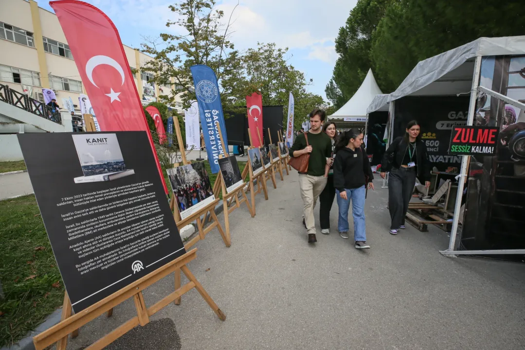 Bursa Uludağ Üniversitesi'nde AA'nın "Kanıt" kitabındaki fotoğraflardan oluşan sergi açıldı