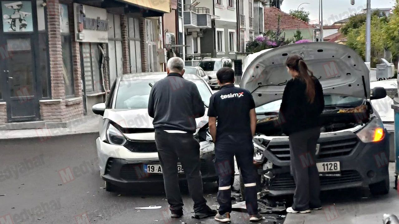 Çarpmanın etkisiyle bakkal dükkanına çarpıyordu...