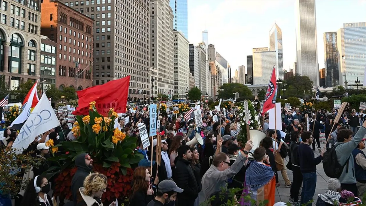 Chicago'da, Trump’ın kente Ulusal Muhafız göndermesi protesto edildi