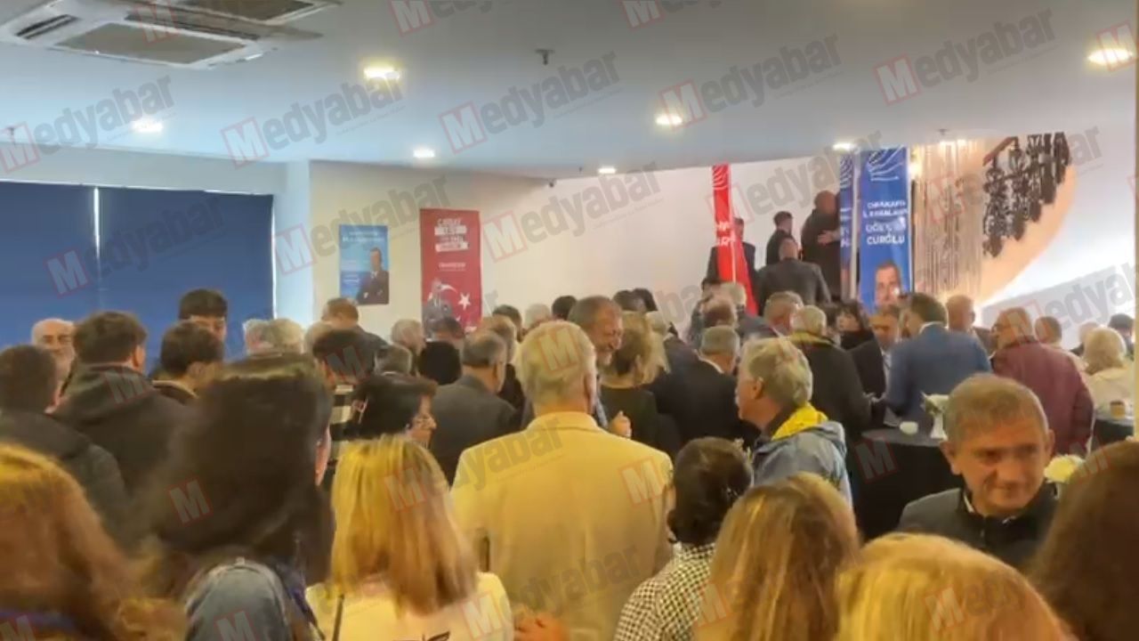 CHP Sakarya kongresinde blok liste krizi! İl başkan adayı ve delegeler salonu terk etti