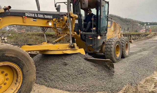 Çiftlik köyünde yol bakım çalışmaları tamamlandı