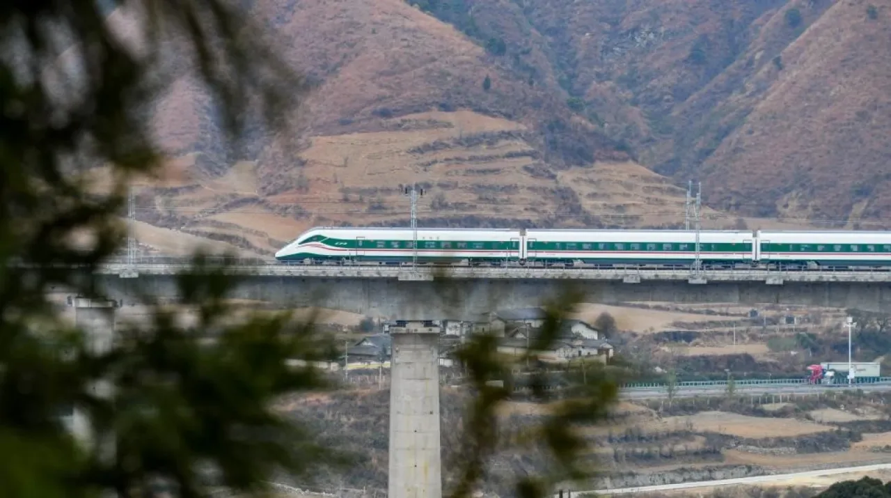 Çin’de tren kazası: 11 ölü