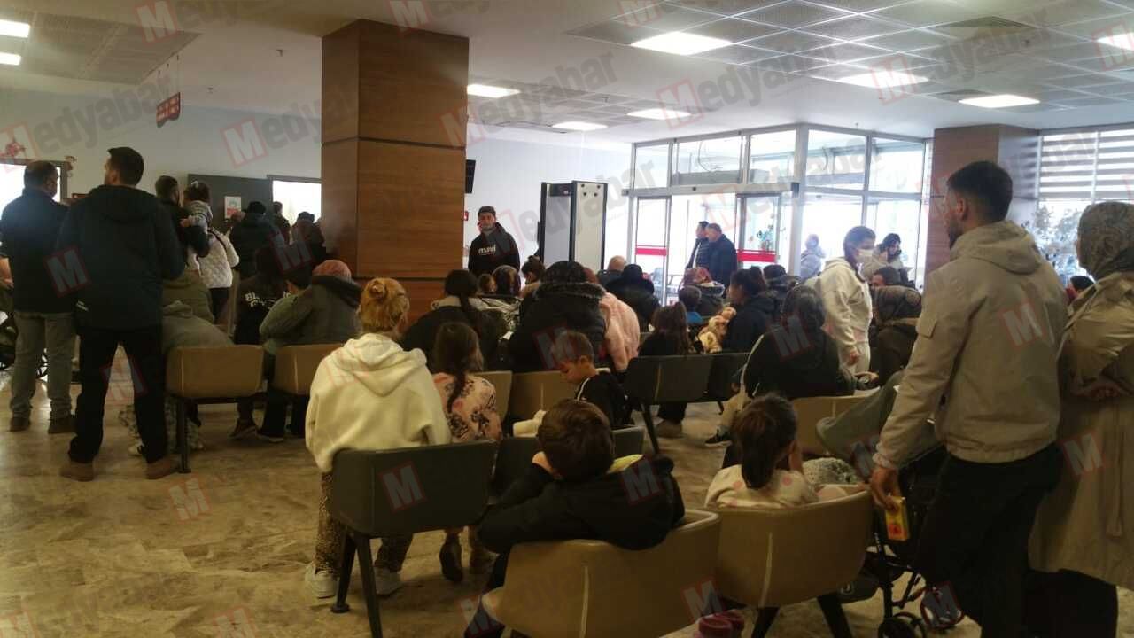 Çocuğu hastalanan acile koştu! Hem vatandaş hem doktorlar için büyük sınav!