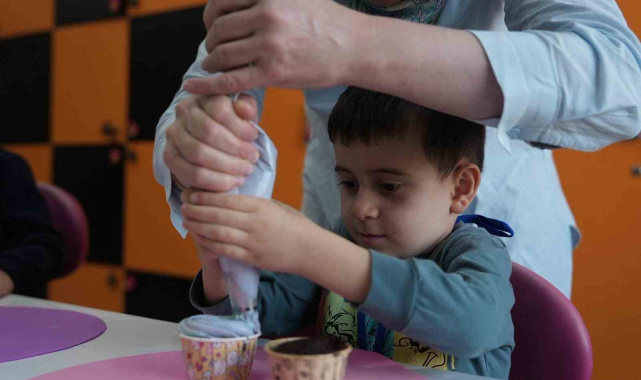 Çocuk üniversitesi minik öğrencileri ağırladı