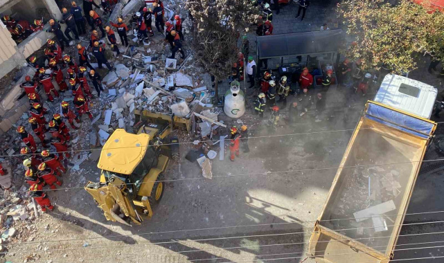 Çöken binadaki eczacı: "Belki enkaz altında biz de kalmış olacaktık"