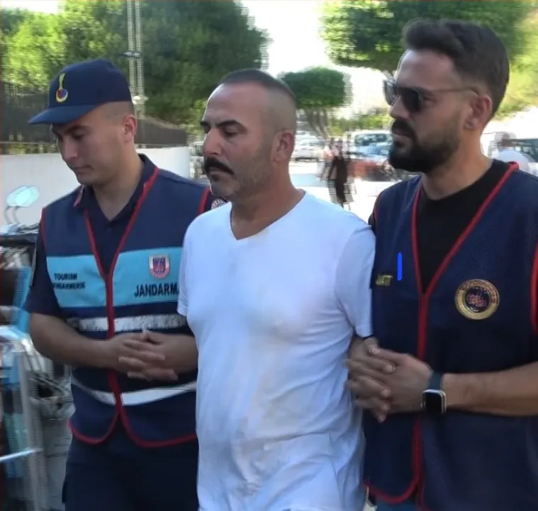 Çöp toplarken tartıştığı mesai arkadaşını bıçakla öldürdü