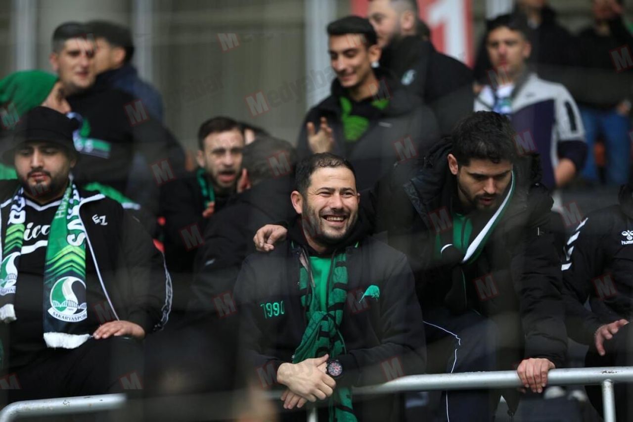 Çorum FK Sakaryaspor tribünden kareler